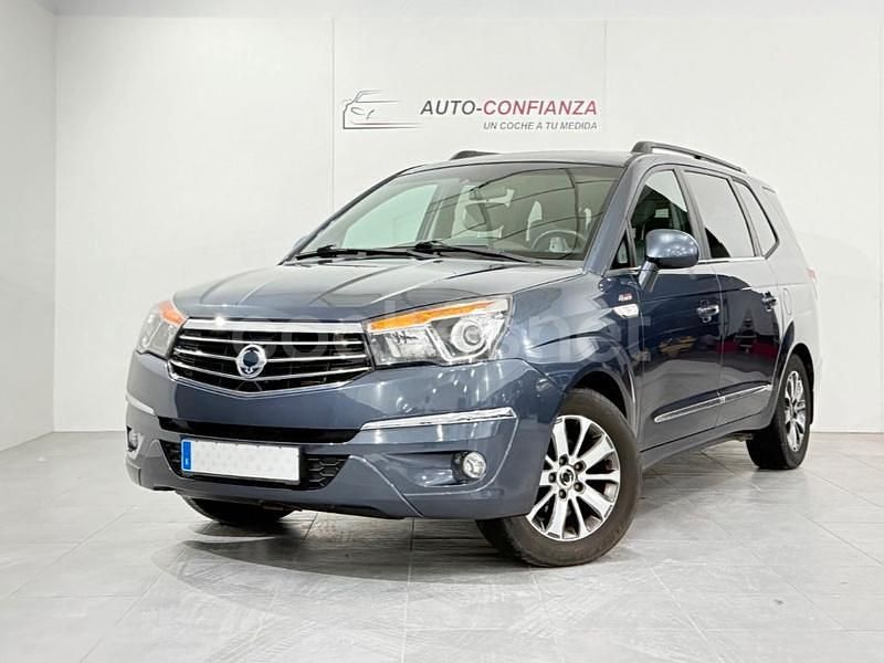 Gris / plata Usado 2017 Ssangyong (KGM) Rodius Limited Monovolumen | 14.995 € (Precio justo) - Imagen 1/4