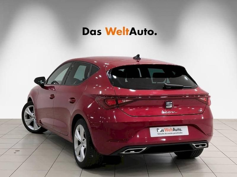 Usado Seat Leon FR 150 CV (110 kW) 2025 Rojo Familiar