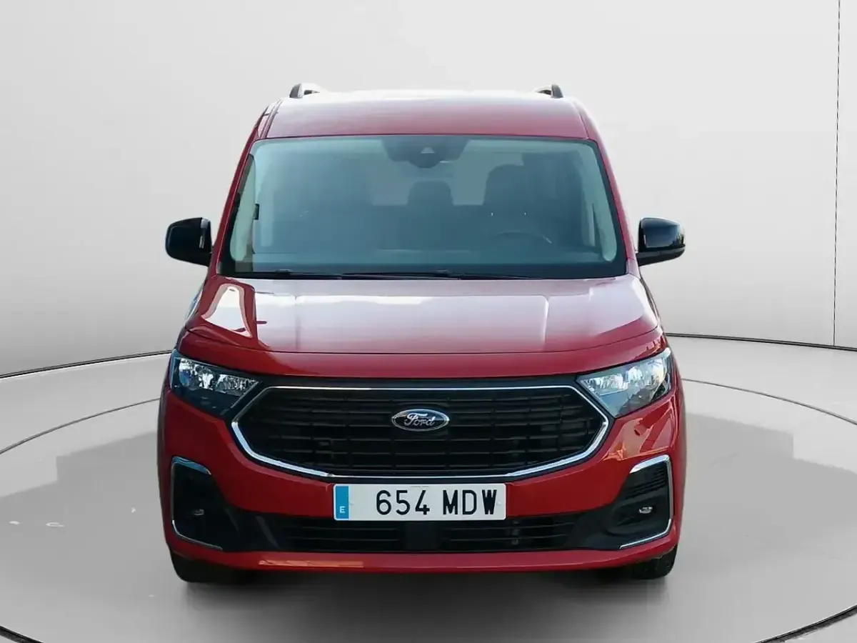 Usado Ford Tourneo Connect Titanium 122 CV (89 kW) 2023 Rojo Monovolumen