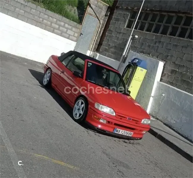 Usado Ford Escort Cabriolet 130 CV (95 kW) 1993 Rojo Descapotable