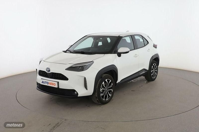 Blanco Usado 2022 Toyota Yaris Hybrid Active SUV | 21.799 € (Precio justo) - Imagen 1/3