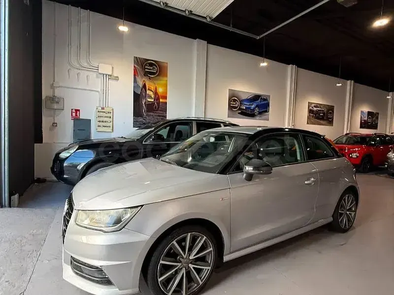 Usado Audi A1 Attraction 95 CV (69 kW) 2015 Gris / plata Utilitario