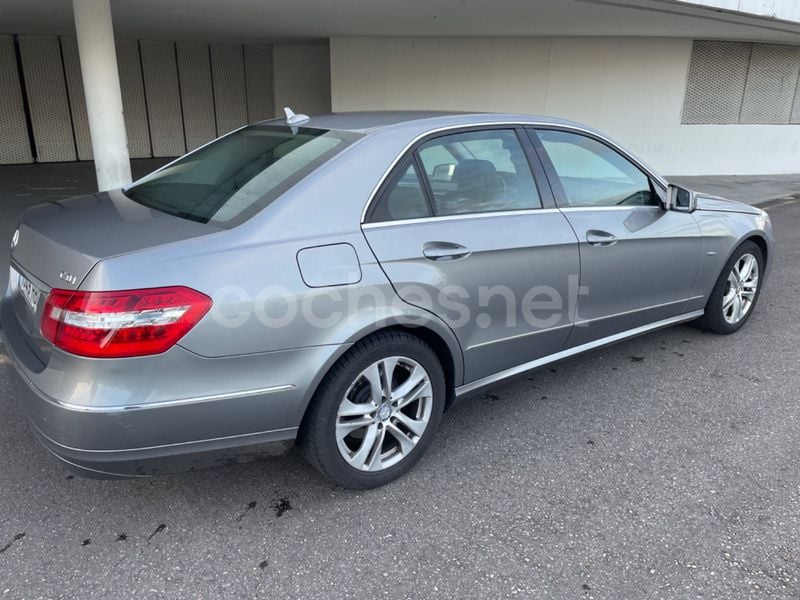 Usado Mercedes E250 Elegance 204 CV (150 kW) 2011 Gris / plata Berlina