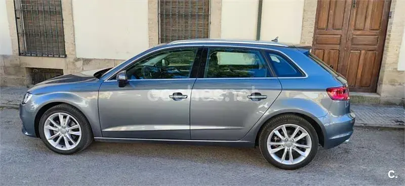 Usado Audi A3 Attraction 150 CV (110 kW) 2016 Gris / plata Berlina