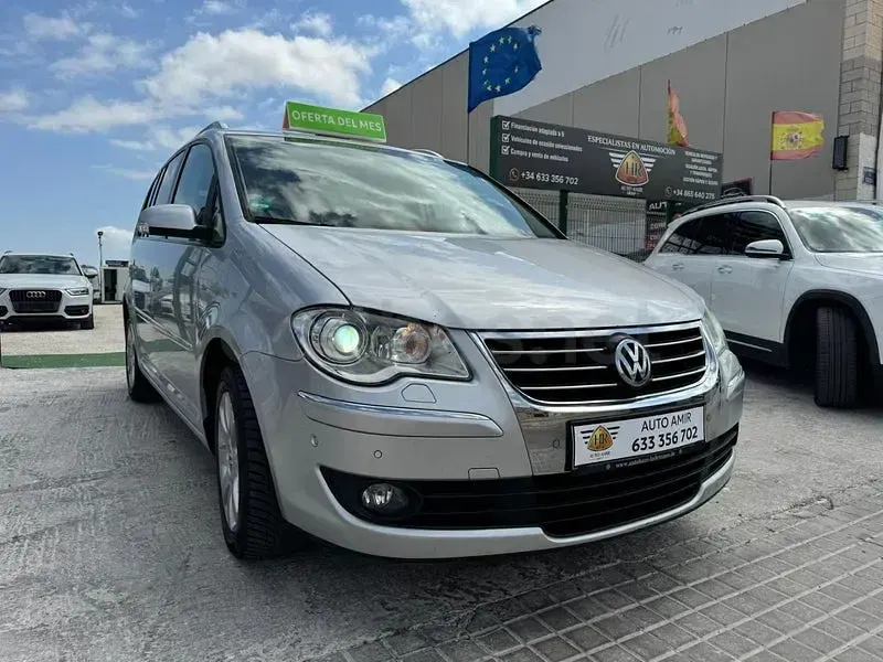 Usado VW Touran Advance 140 CV (102 kW) 2009 Gris / plata Monovolumen