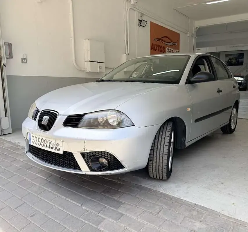 Usado Seat Ibiza 86 CV (63 kW) 2008 Gris Utilitario