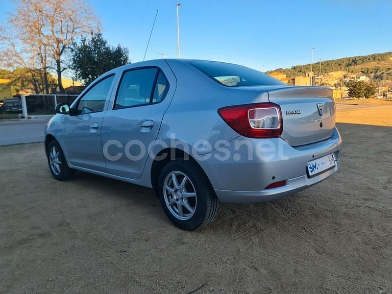 Usado Dacia Logan Ambiance 75 CV (55 kW) 2013 Gris / plata Berlina
