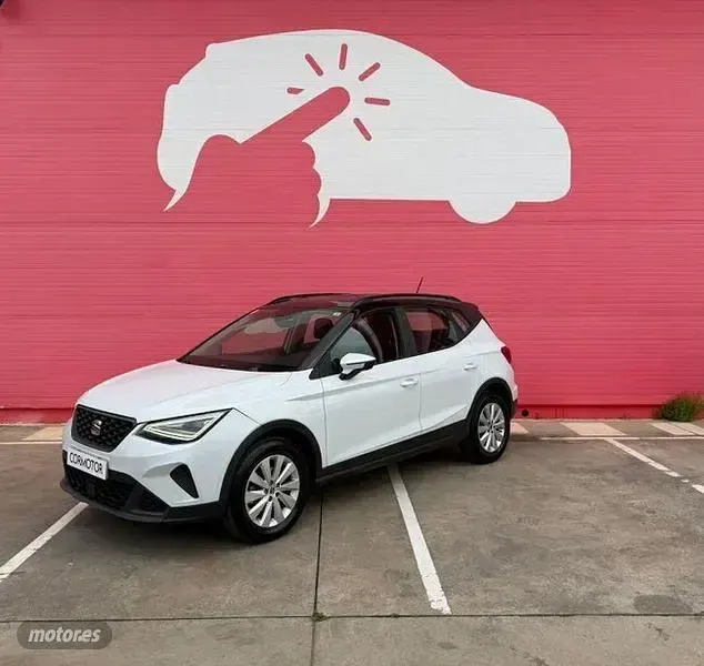 Usado Seat Arona Style 110 CV (80 kW) 2022 Blanco SUV
