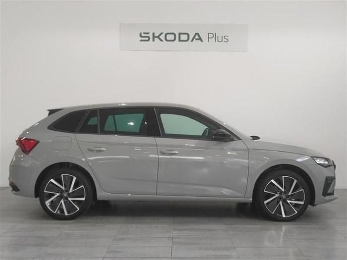 Usado Skoda Scala 115 CV (84 kW) 2025 Gris Utilitario