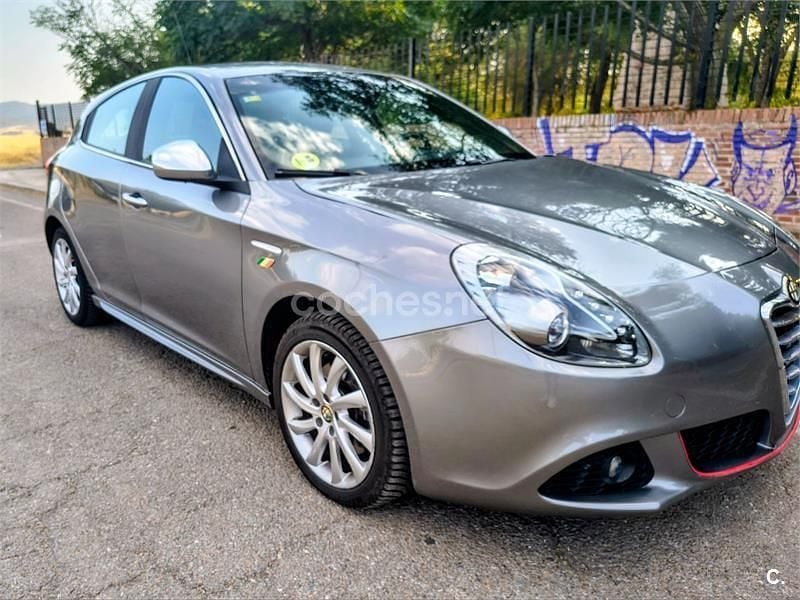 Gris / plata Usado 2013 Alfa Romeo Giulietta Distinctive Utilitario | 9690 € - Imagen 1/4