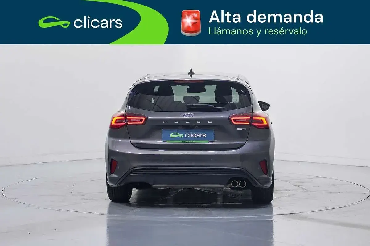 Usado Ford Focus ST-Line 155 CV (114 kW) 2023 Gris Utilitario