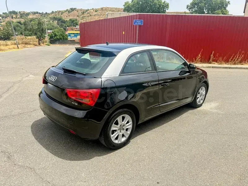Usado Audi A1 Attraction 86 CV (63 kW) 2012 Negro Utilitario