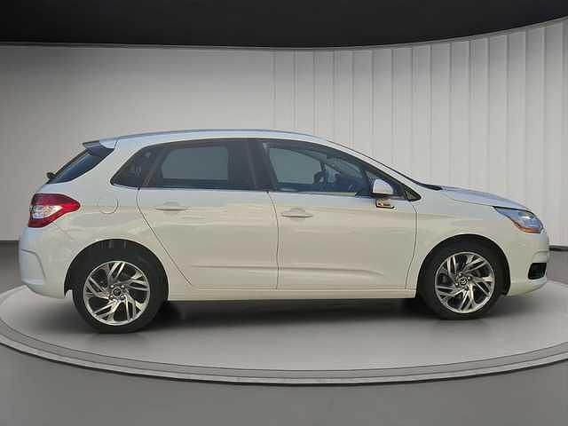 Usado Citroën C4 120 CV (88 kW) 2012 Blanco Berlina