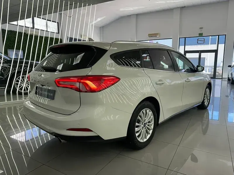 Usado Ford Focus Titanium 120 CV (88 kW) 2021 Blanco Familiar