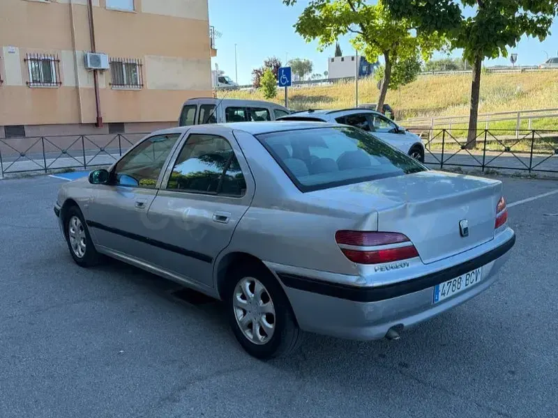 Usado Peugeot 406 110 CV (80 kW) 2003 Gris / plata Berlina