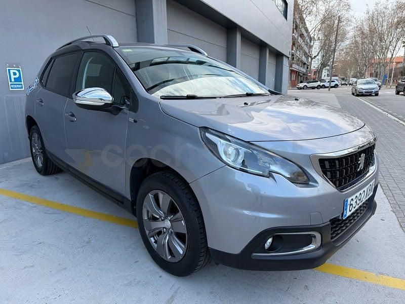 Usado Peugeot 2008 GT-line 110 CV (80 kW) 2017 Gris / plata SUV