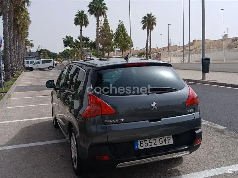 Usado Peugeot 3008 Premium 110 CV (80 kW) 2010 Marrón Familiar