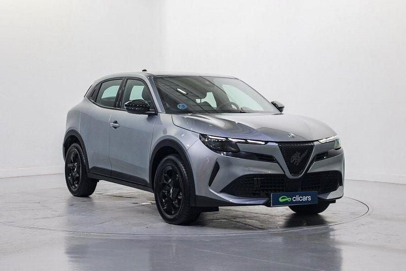 Usado Alfa Romeo Junior 136 CV (100 kW) 2025 Gris SUV