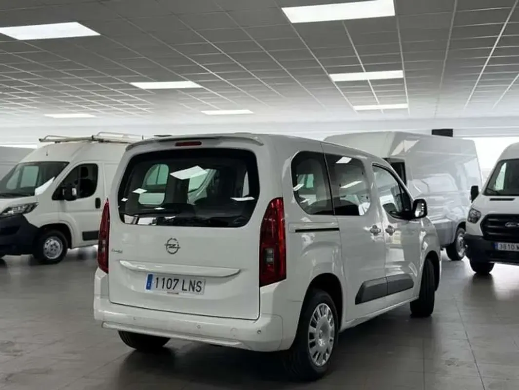 Usado Opel Combo Life Edition+ 102 CV (75 kW) 2021 Blanco Monovolumen