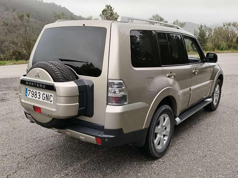 Usado Mitsubishi Montero Invite 160 CV (117 kW) 2009 Plateado SUV