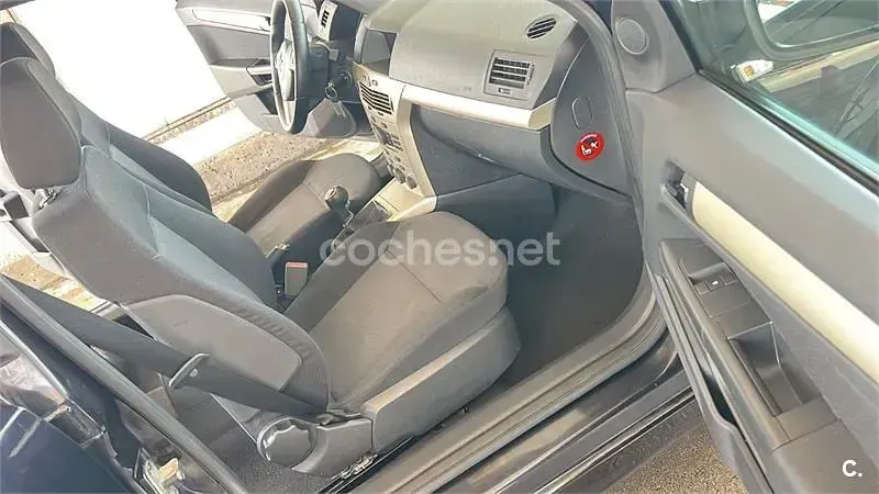 Usado Opel Astra Sport 110 CV (80 kW) 2010 Negro Berlina