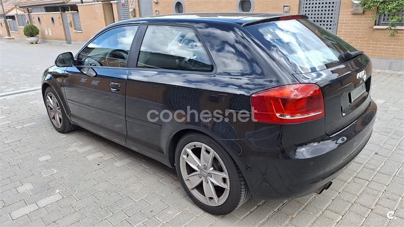 Usado Audi A3 Ambiente 125 CV (91 kW) 2010 Negro Utilitario
