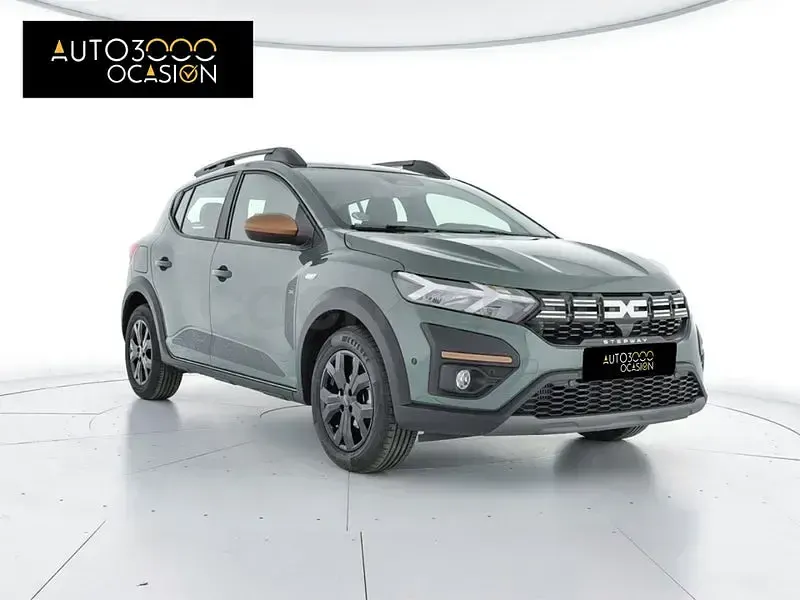 Usado Dacia Sandero Extreme 101 CV (74 kW) 2025 Verde Berlina