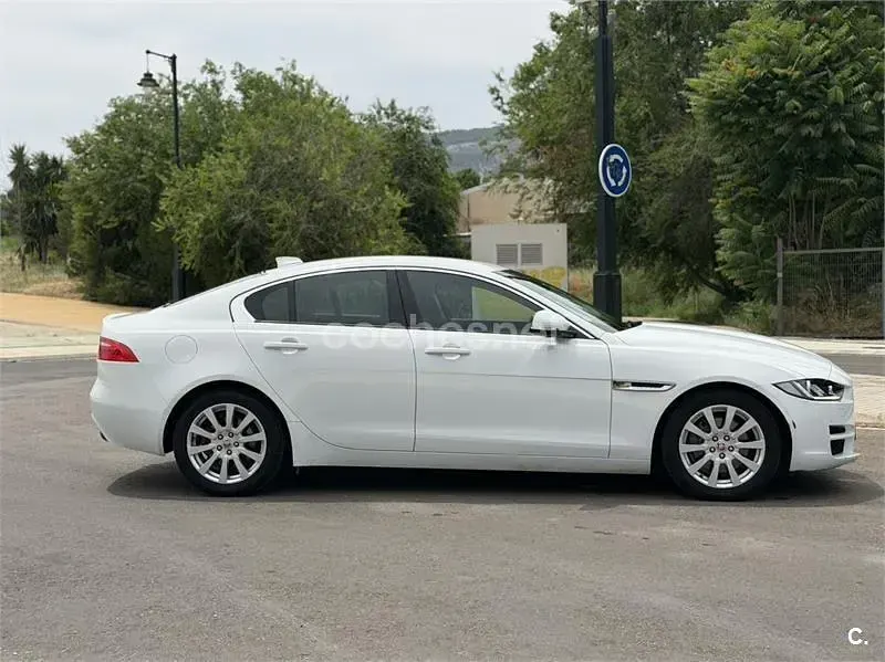 Usado Jaguar XE Pure 180 CV (132 kW) 2017 Blanco Berlina