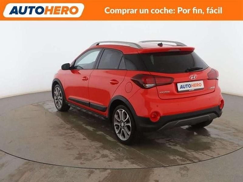 Usado Hyundai i20 Active 101 CV (74 kW) 2018 Rojo Utilitario