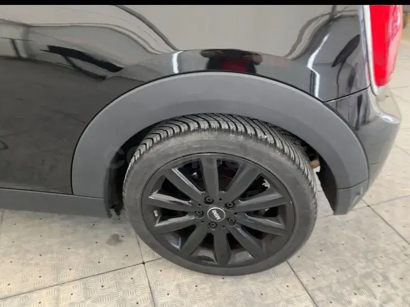 Usado Mini ONE 102 CV (75 kW) 2017 Negro Utilitario