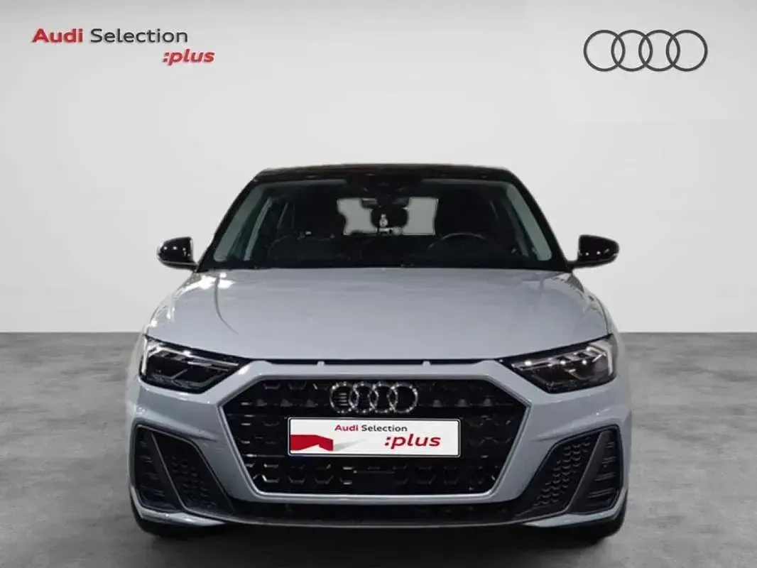 Usado Audi A1 Sportback Black Edition 110 CV (80 kW) 2022 Gris Utilitario