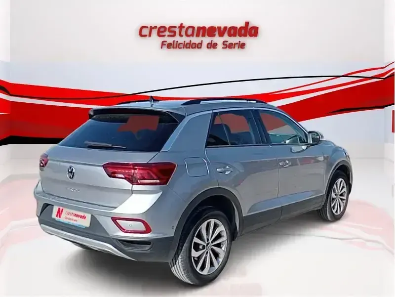 Usado VW T-Roc Life 110 CV (80 kW) 2023 Gris SUV