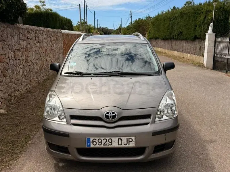 Usado Toyota Corolla Verso Sol 116 CV (85 kW) 2005 Gris / plata Monovolumen