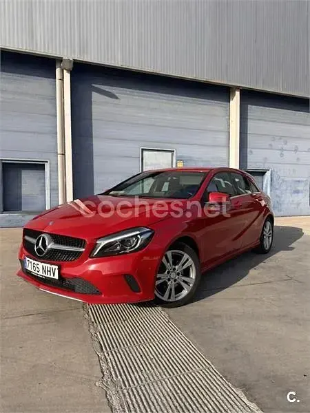 Usado Mercedes A180 Urban 122 CV (89 kW) 2016 Rojo Berlina