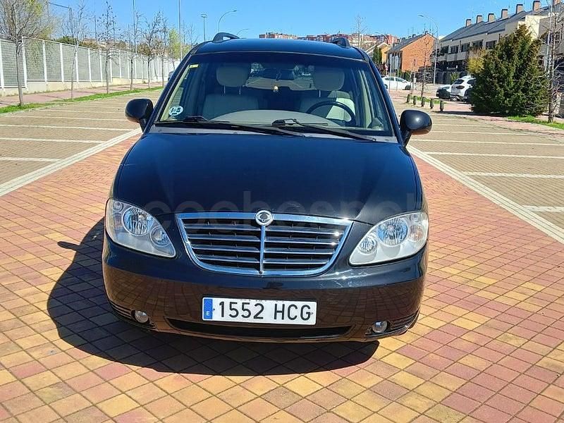 Usado Ssangyong (KGM) Rodius 165 CV (121 kW) 2011 Negro Monovolumen