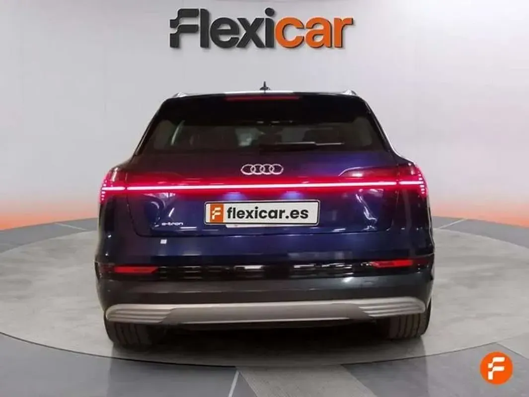 Usado Audi e-tron 300 kW (408 CV) 2022 Azul SUV