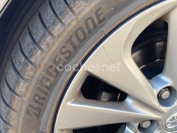 Blanco Usado 2013 Toyota Auris Hybrid Advance Familiar | 9500 € (Precio justo) - Imagen 1/4