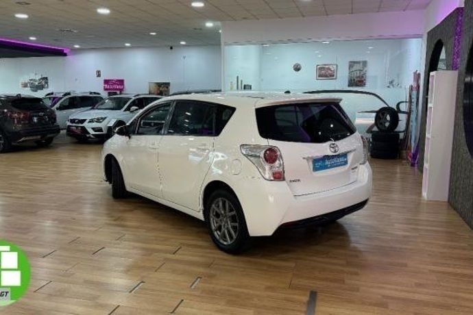 Käytetty Toyota Verso Style 111 HP (81 kW) 2015 Tila-auto