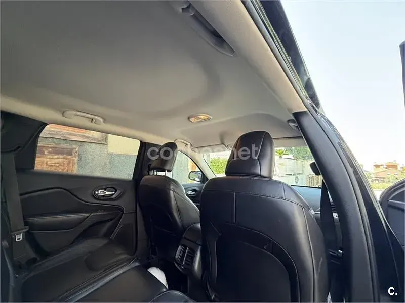Usado Jeep Cherokee Night Eagle 200 CV (147 kW) 2016 Negro SUV