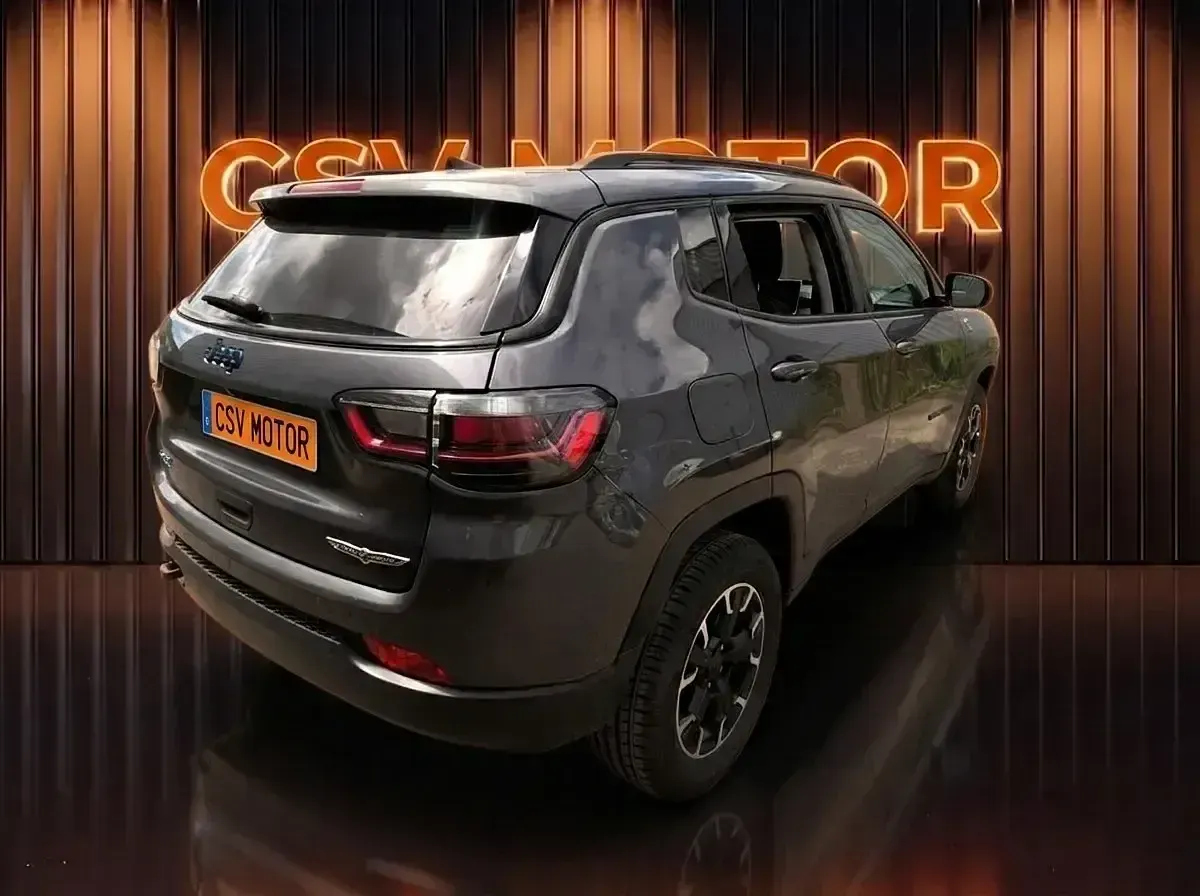 Usado Jeep Compass Trailhawk 241 CV (177 kW) 2022 Gris SUV