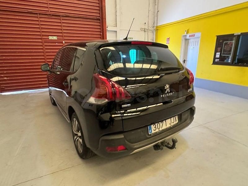 Usado Peugeot 3008 Allure 120 CV (88 kW) 2015 Negro Familiar