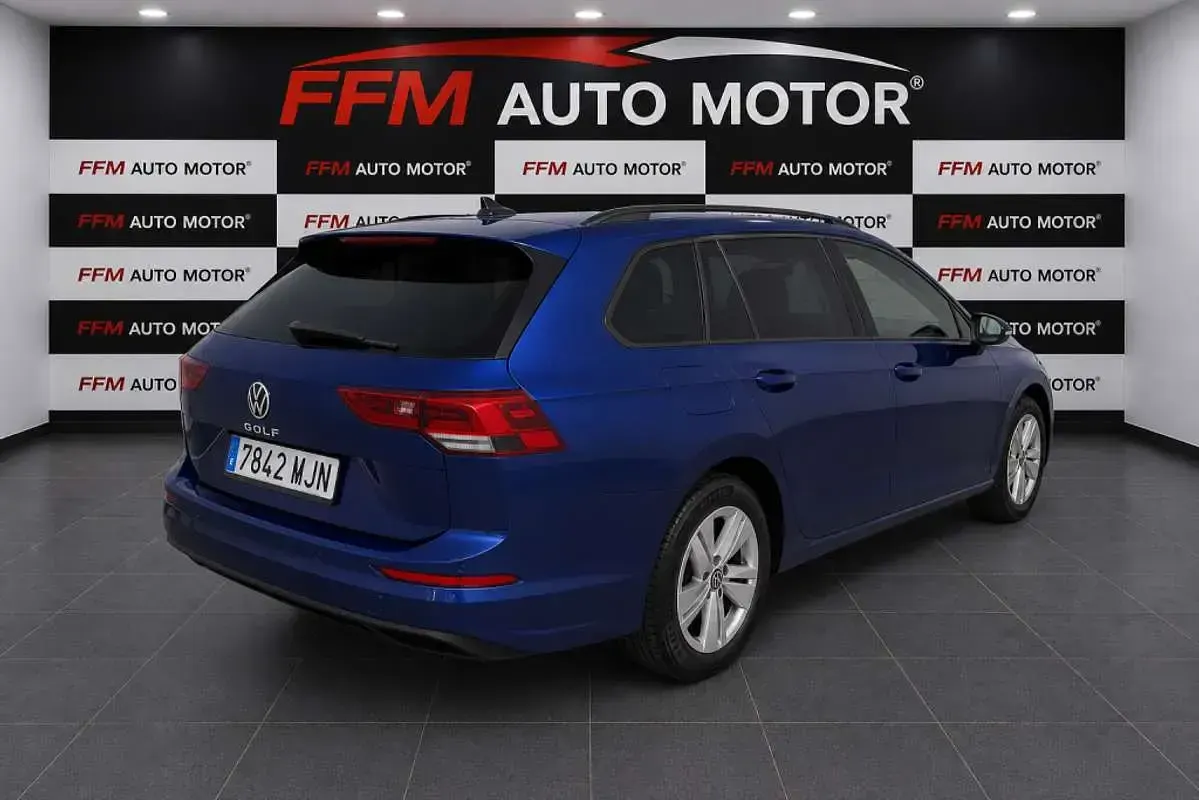 Usado VW Golf VIII Life 116 CV (85 kW) 2023 Azul Familiar
