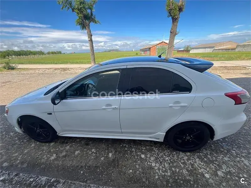 Usado Mitsubishi Lancer Sportback Instyle 140 CV (102 kW) 2009 Blanco Berlina