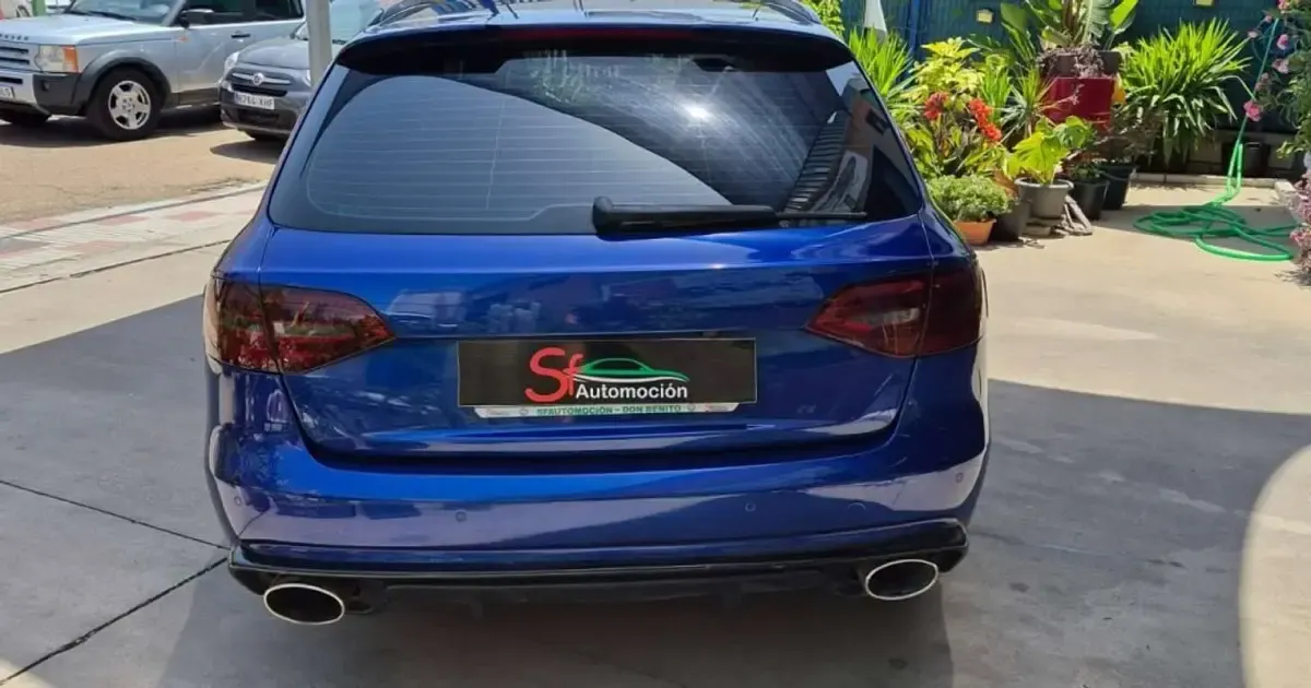 Usado Audi A4 143 CV (105 kW) 2012 Azul Familiar