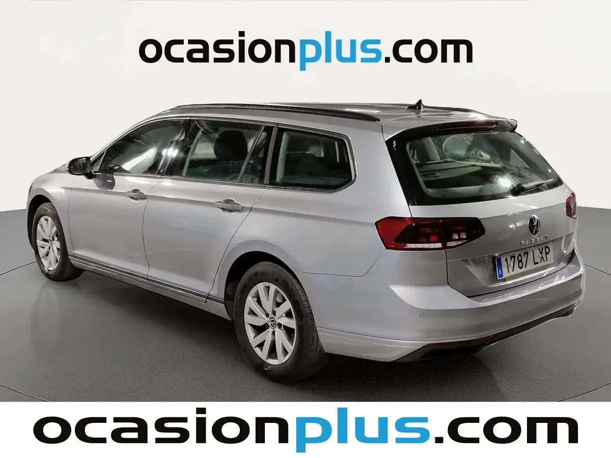 Usado VW Passat Business 150 CV (110 kW) 2022 Gris plata Familiar
