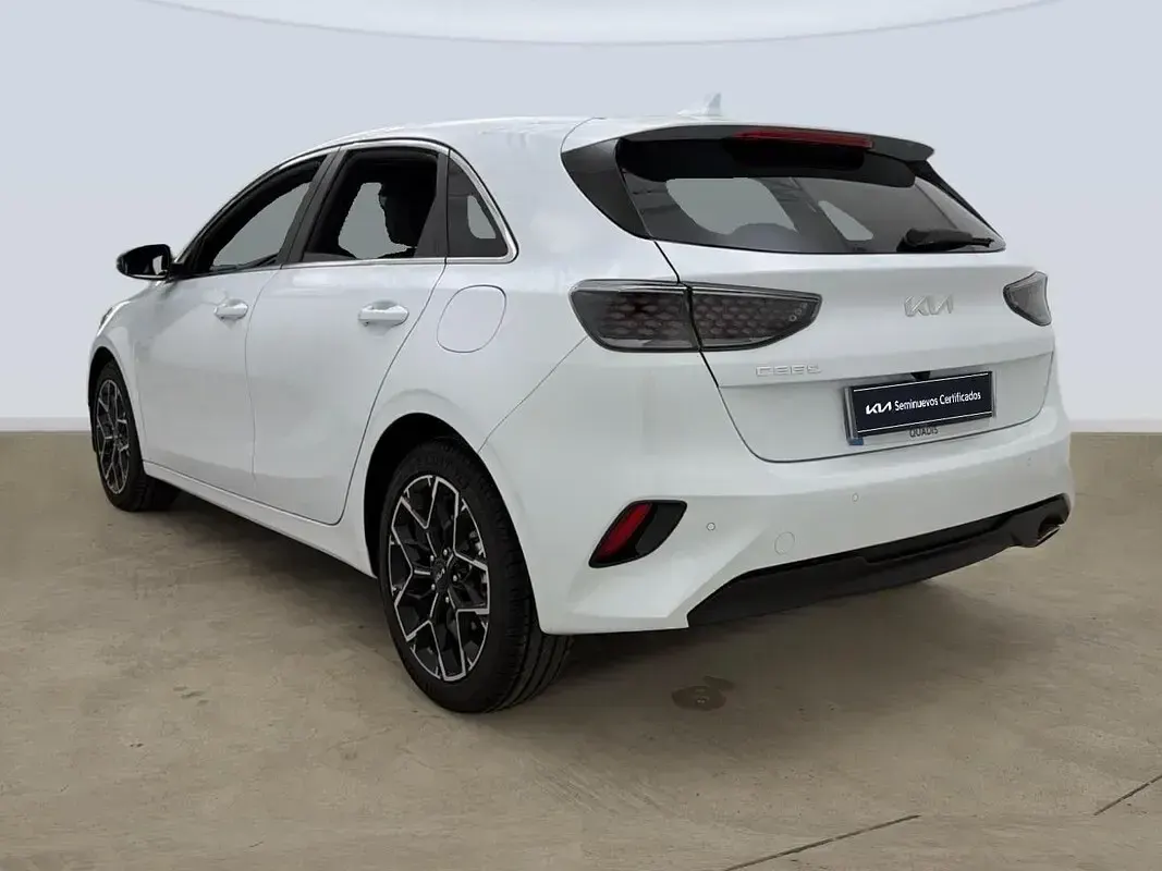 Usado Kia Ceed Style 100 CV (73 kW) 2025 Blanco Utilitario