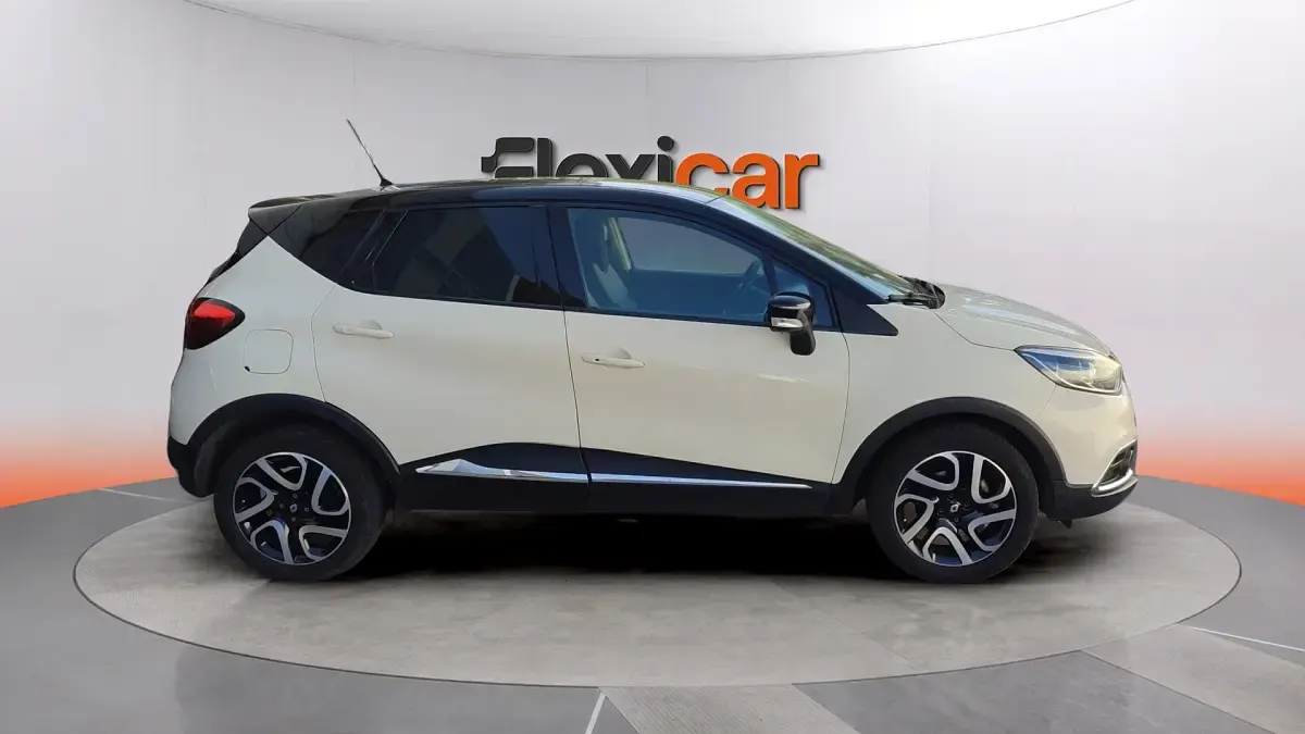 Usado Renault Captur Zen 120 CV (88 kW) 2017 Beige SUV