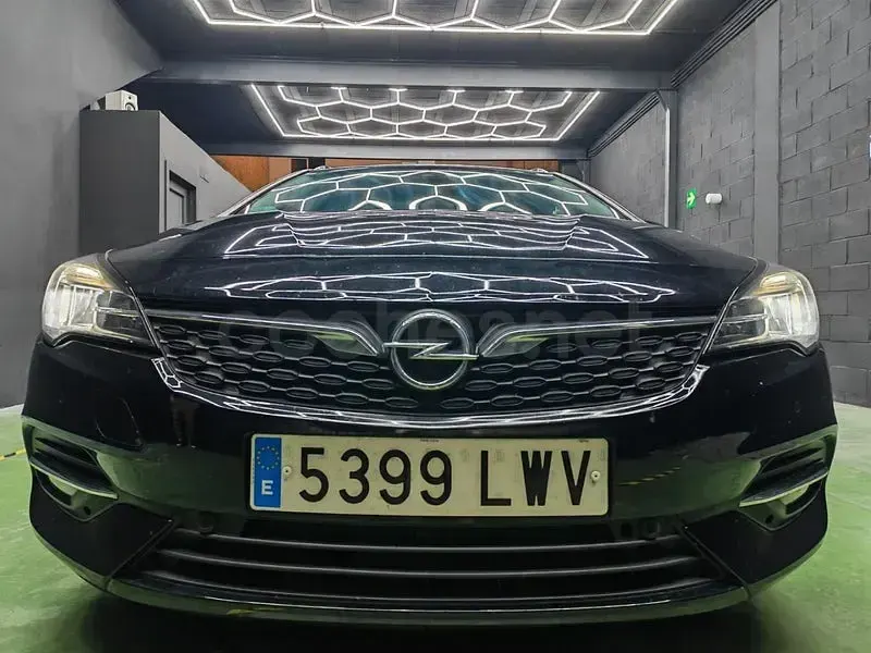 Usado Opel Astra Ultimate 145 CV (106 kW) 2021 Negro Utilitario