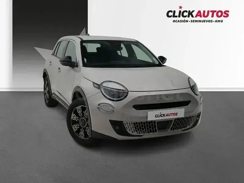 Usado Fiat 600 100 CV (73 kW) 2025 Gris / plata SUV