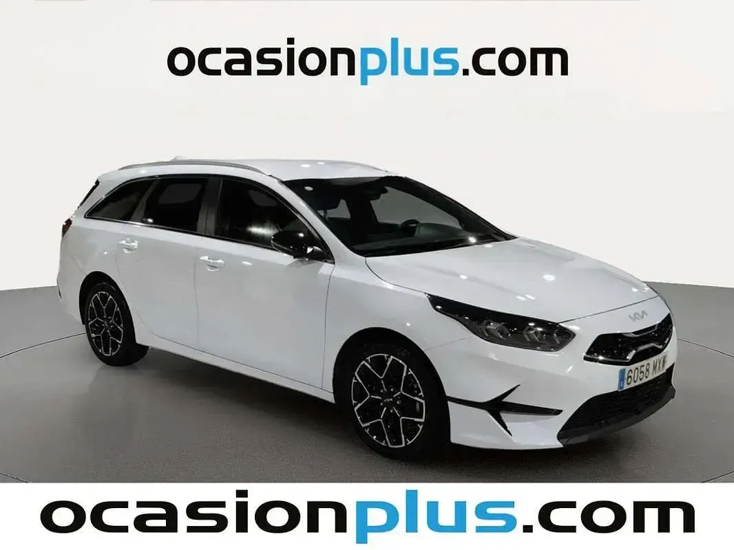 Usado Kia Ceed Style 101 CV (74 kW) 2025 Blanco Utilitario